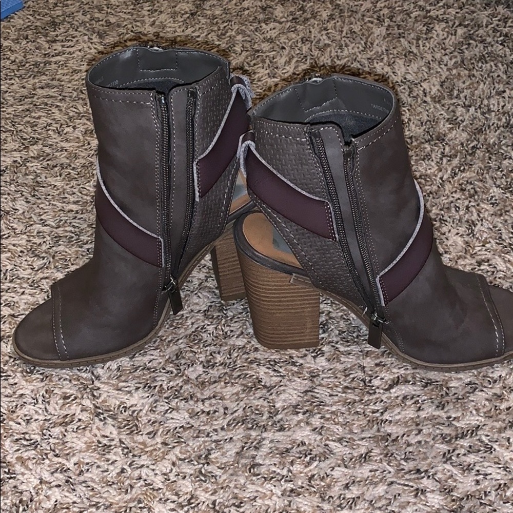 Boots - Picture 3 of 4